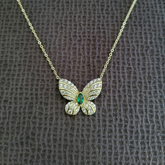 ✨️HP✨️ Mia Sarine Stationary Butterfly🦋 Necklace - Picture 9 of 16